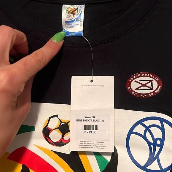 Fifa Men's Black South Africa 2010 World Cup Short Sleeve T-Shirt Size XL NWT - Picture 4 of 5